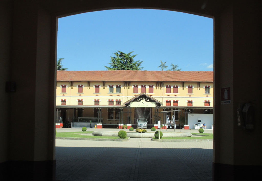Einfahrt zur Cantina Collalto bei Susegana.