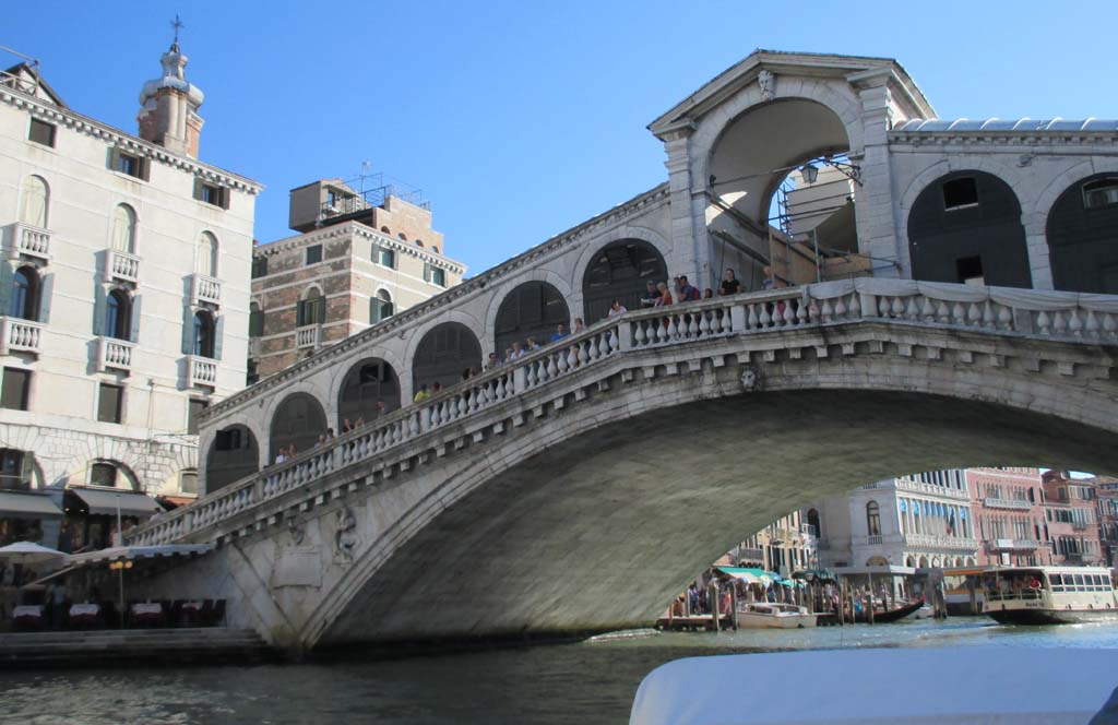 Touristenmagnet I: Rialto-Brücke über dem Canale Grande.