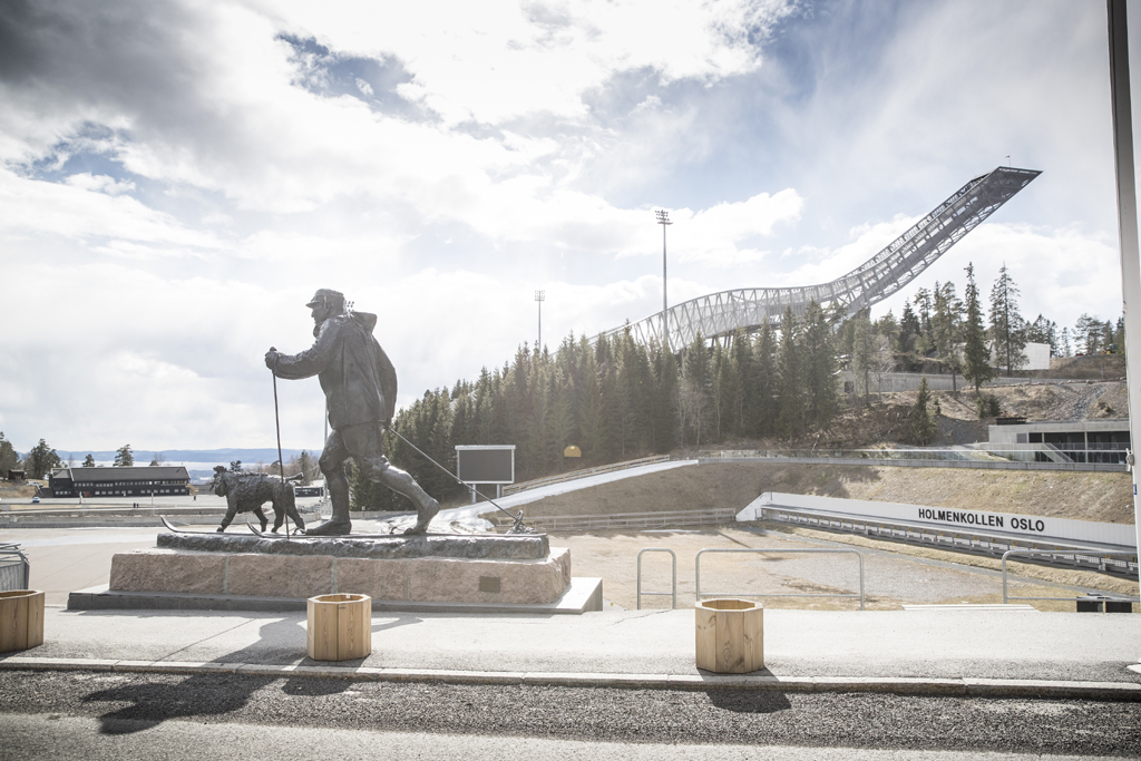 Am Holmenkollen auf dem über 370 Meter hohen Berg bei Oslo.