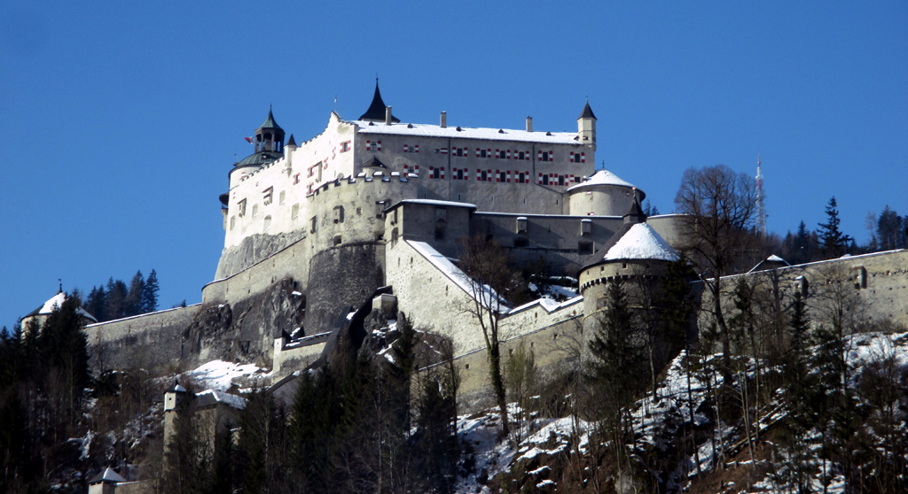 Die Burg Hohenwerfen im Salzburger Land befindet sich am Weg.