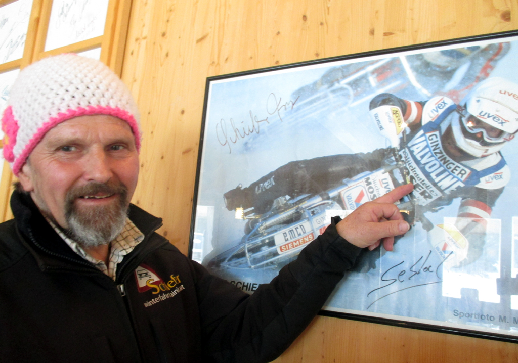 Der Schiefer Franz war früher einmal Eisspeedway-Rennfahrer gewesen.
