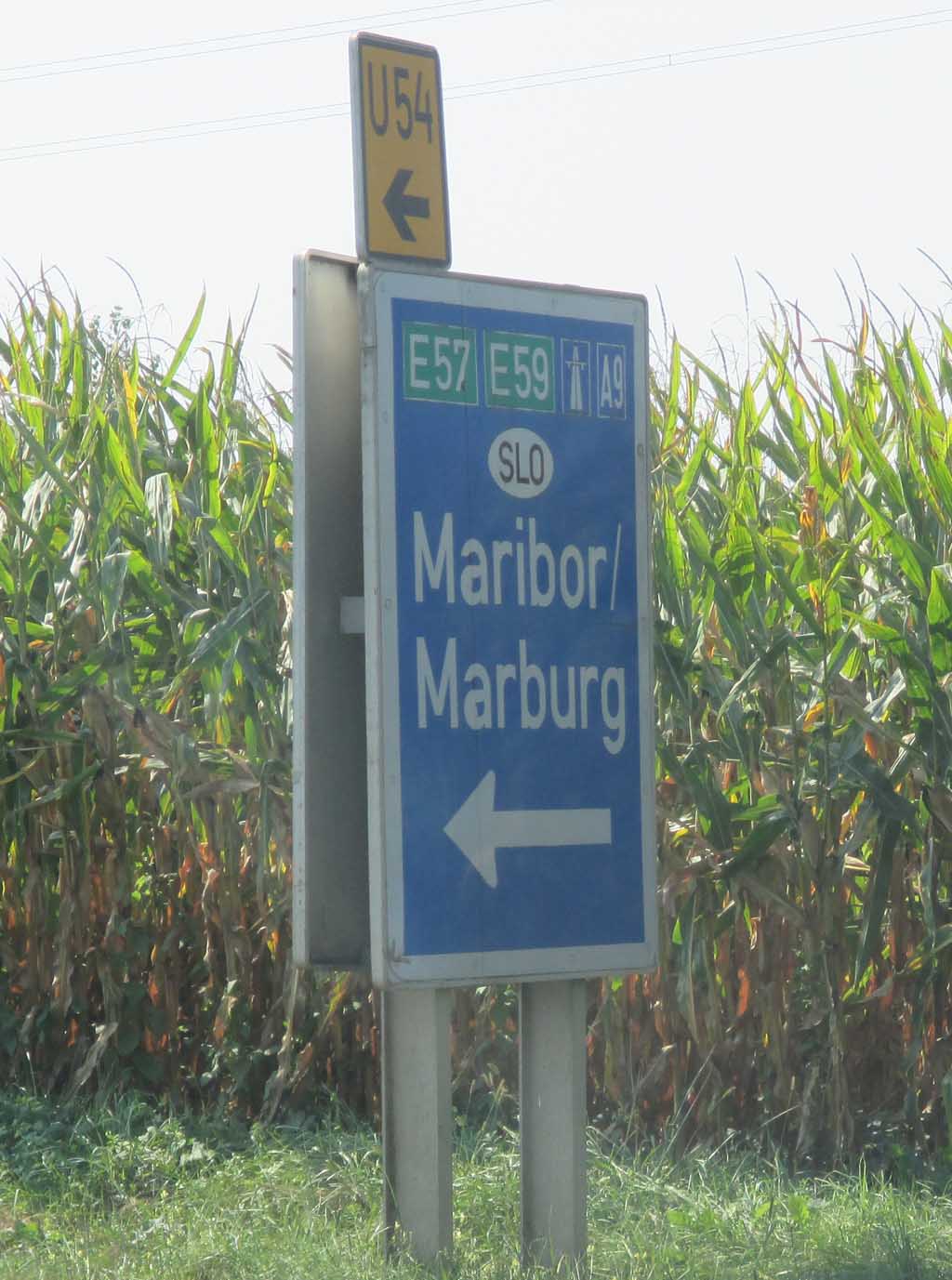 Nach Maribor/Marburg: Wegweisung hinter Graz an der Autobahn A9.