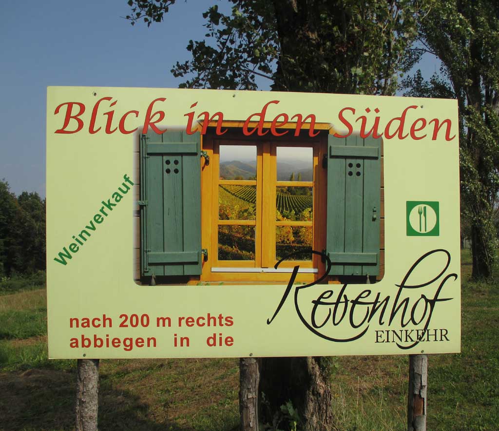 Blick in den Süden: So lädt der Rebenhof an der Weinstraße zur Einkehr ein.