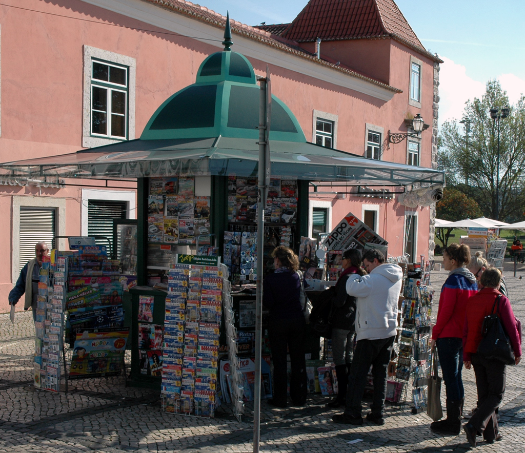 Kioske wie diese sind zugleich ein Treffpunkt der Kommunikation.