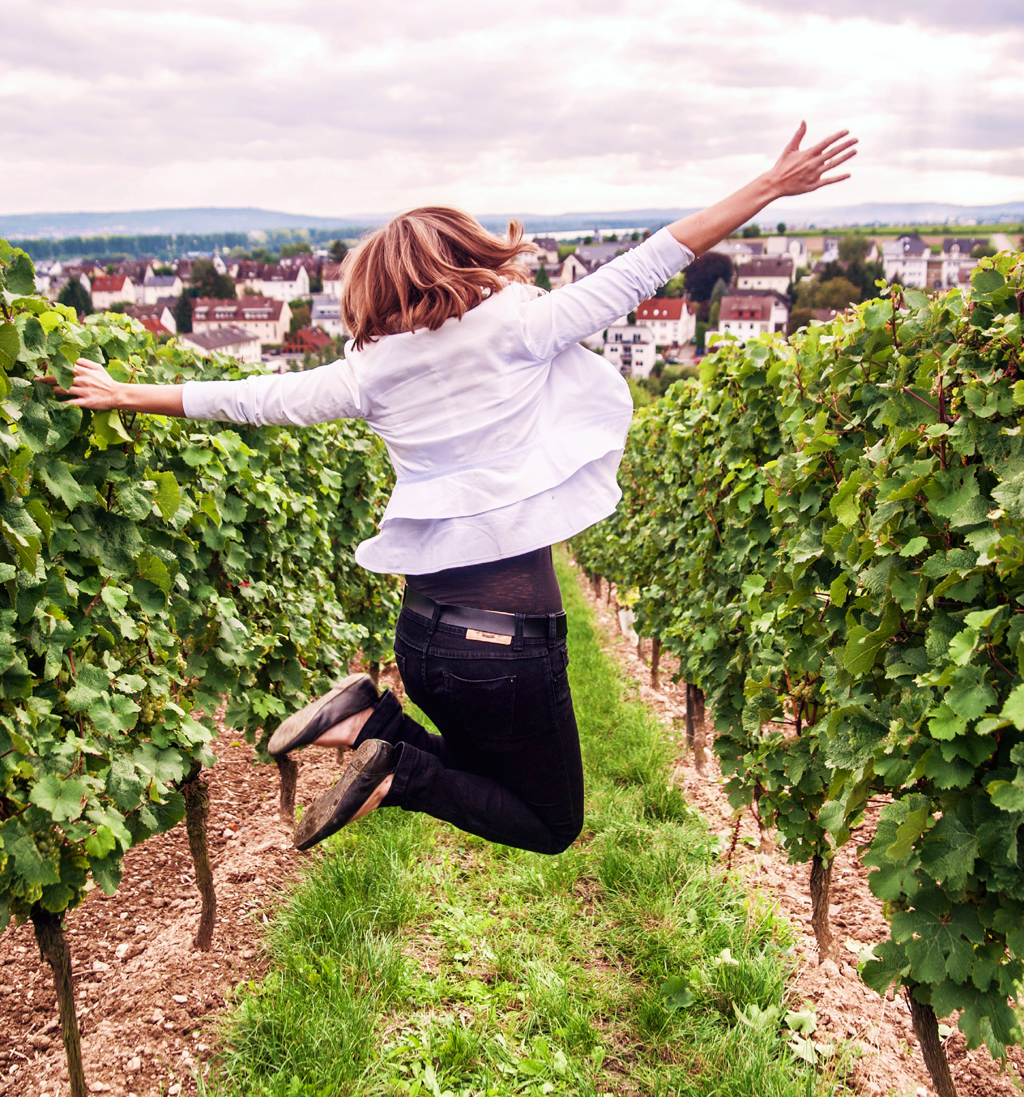 Die Freude auf den nächsten Wein scheint trotz der vielen Arbeit groß. Foto: Steinmetz