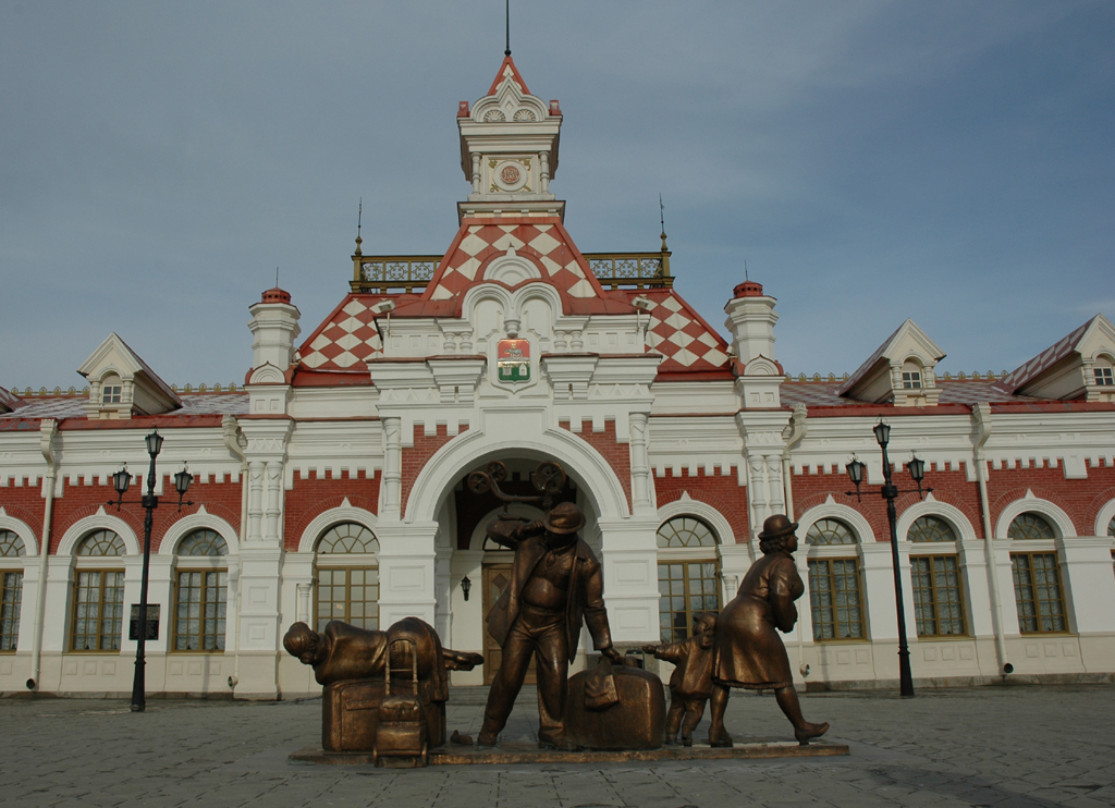 Jekaterinburg, hier die alte Bahnstation, liegt an der Strecke der Transsibirischen Eisenbahn.