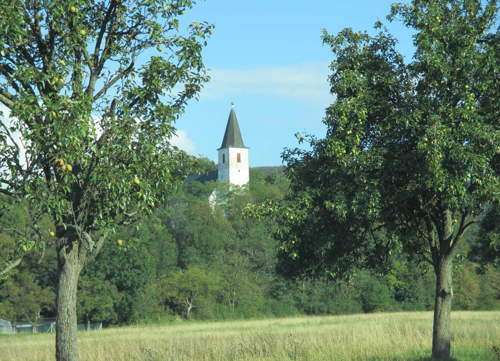 Die Kirche ist in der Slowakei oft im Dorf geblieben.