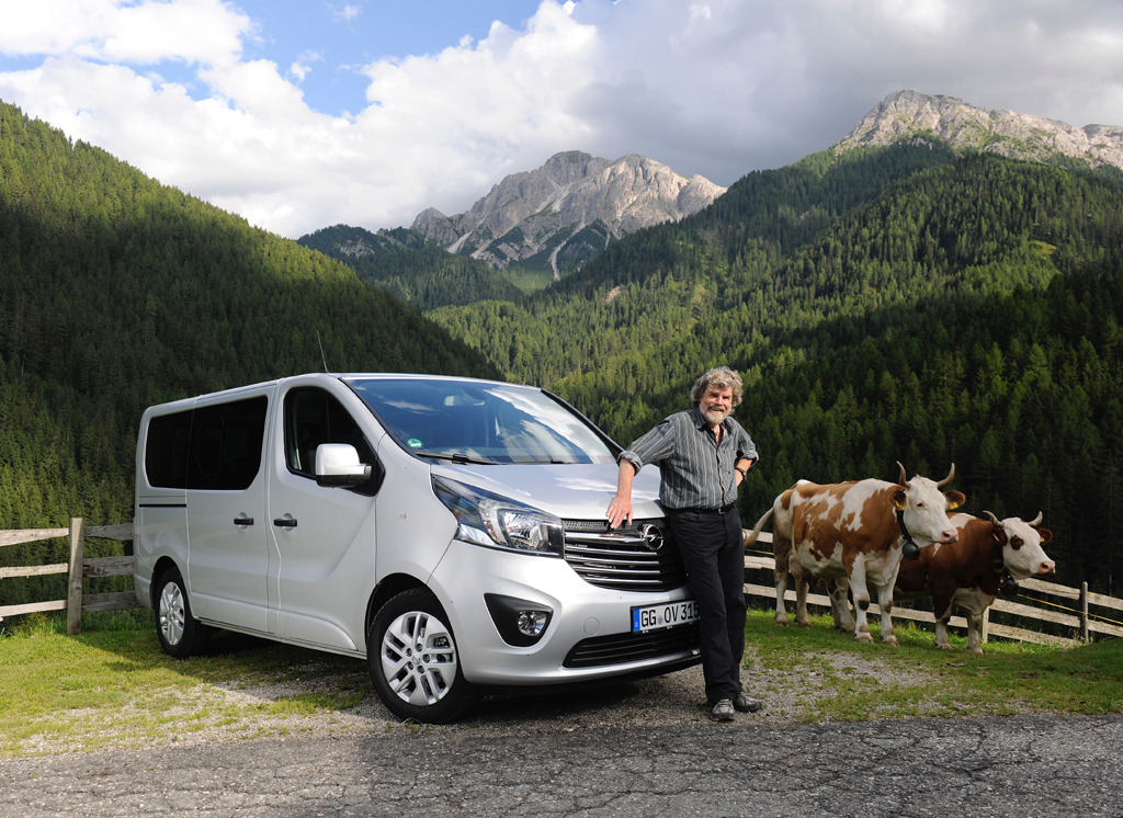 Gehört zum Job als Markenbotschafter dazu: „Reinhold Messner meets Vivaro“.