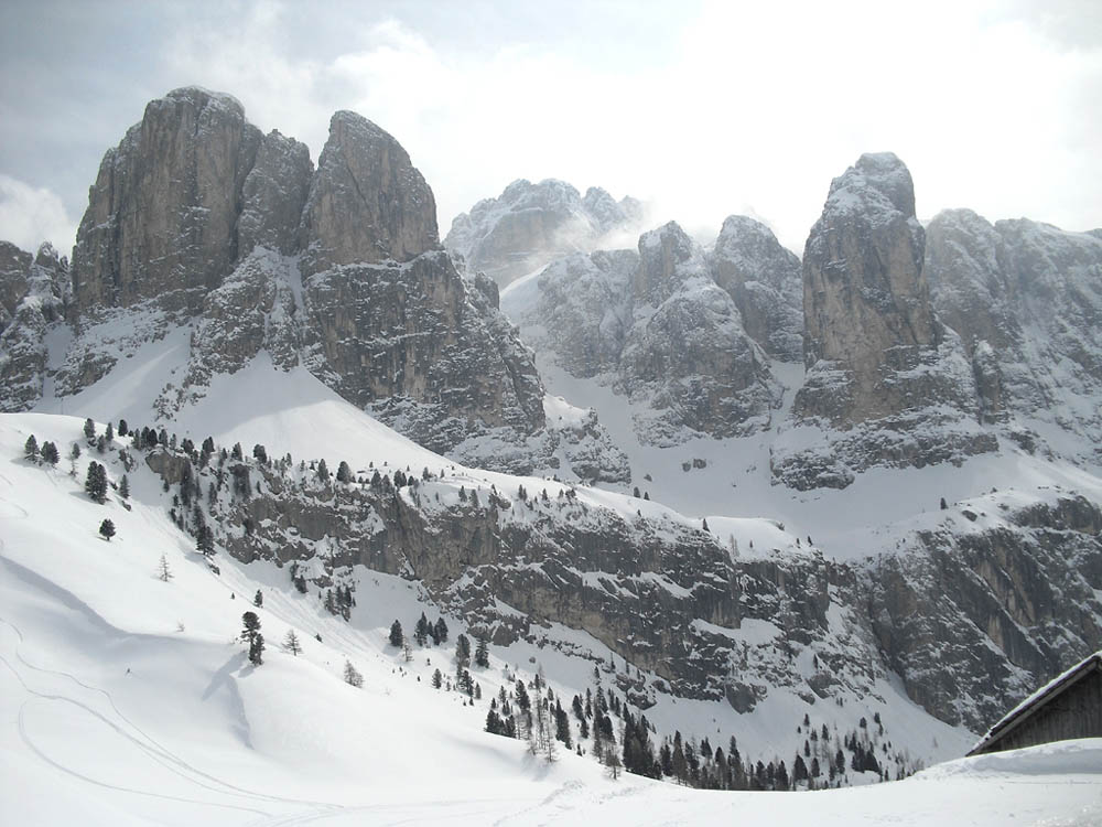 Imposant: Dolomiten-Massiv bei Wolkenstein. Fotos: Koch/Engel