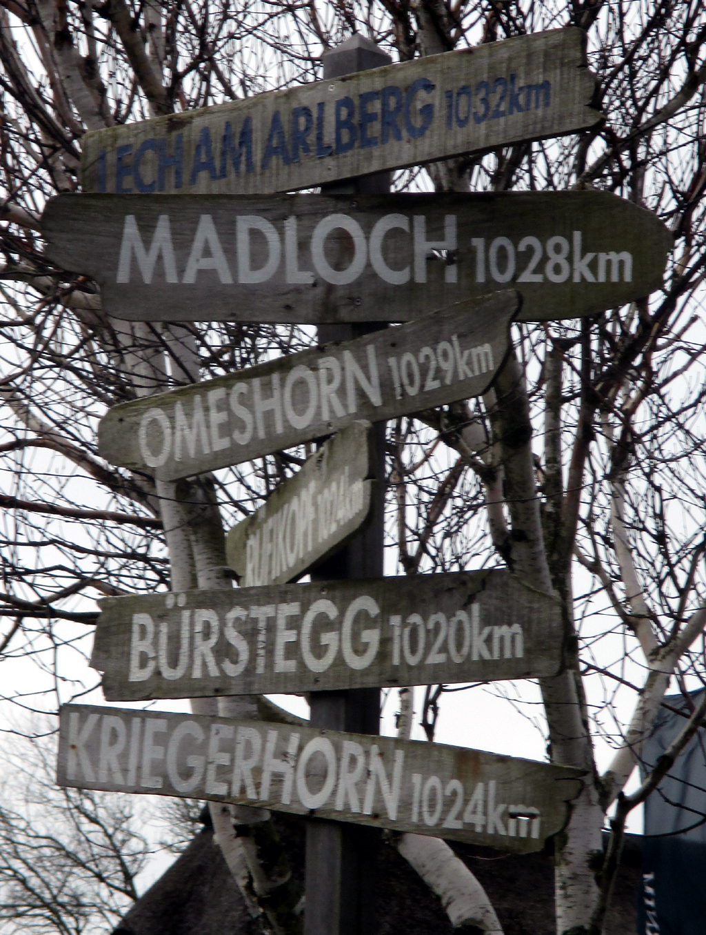 Bis in Kampens Partnerstadt Lech am Arlberg sind es ganz offensichtlich noch 1032 Kilometer.