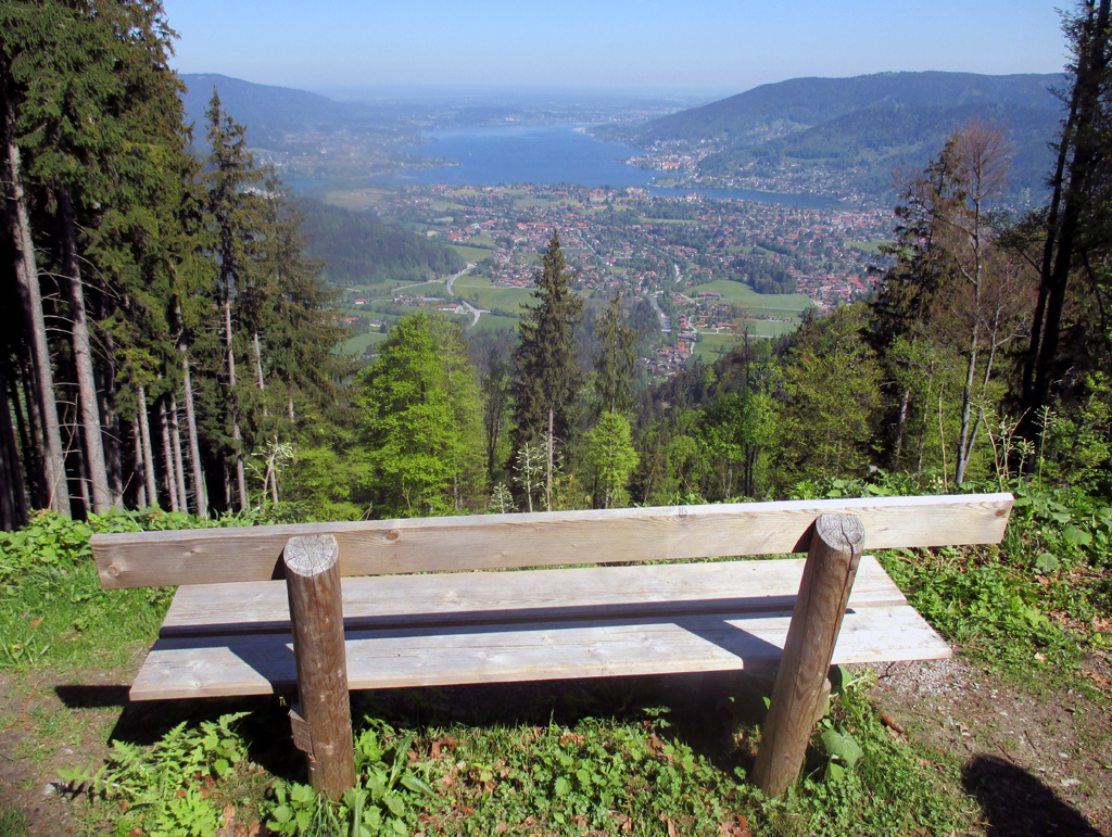 Dieser Ausblick vom Wallberg hinunter ins Tal auf den Tegernsee lohnt.