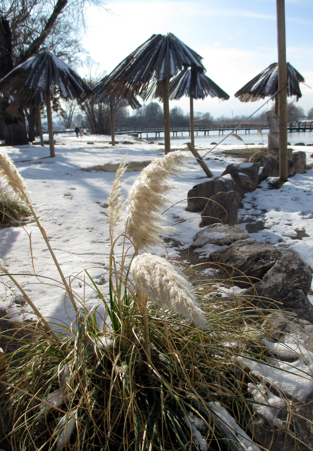 Noch hatte der Winter zuletzt auch die Außenanlage des Strandhauses im Griff.