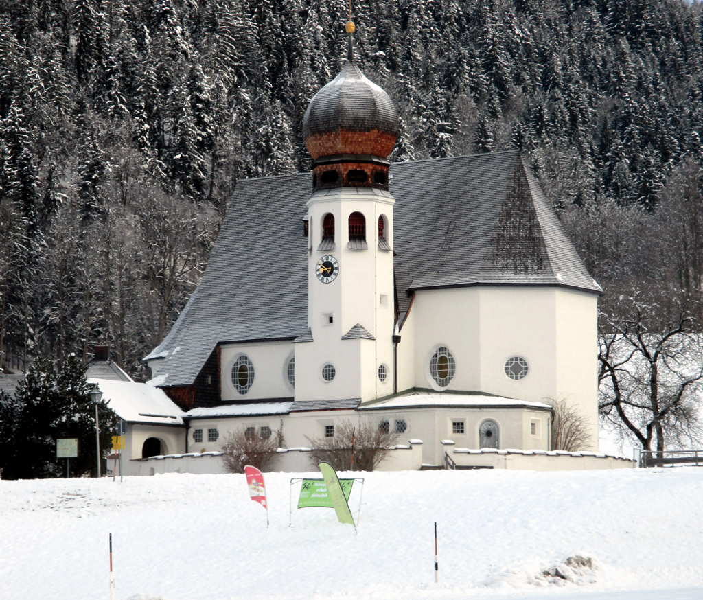 Kirchen sind auch auf dem Weg nach Faistenau immer wieder dabei.