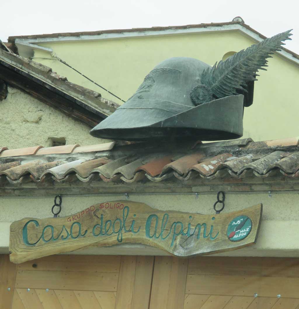 Die Alpen sind nicht weit: Alpinisten-Haus Casa degli Alpini.