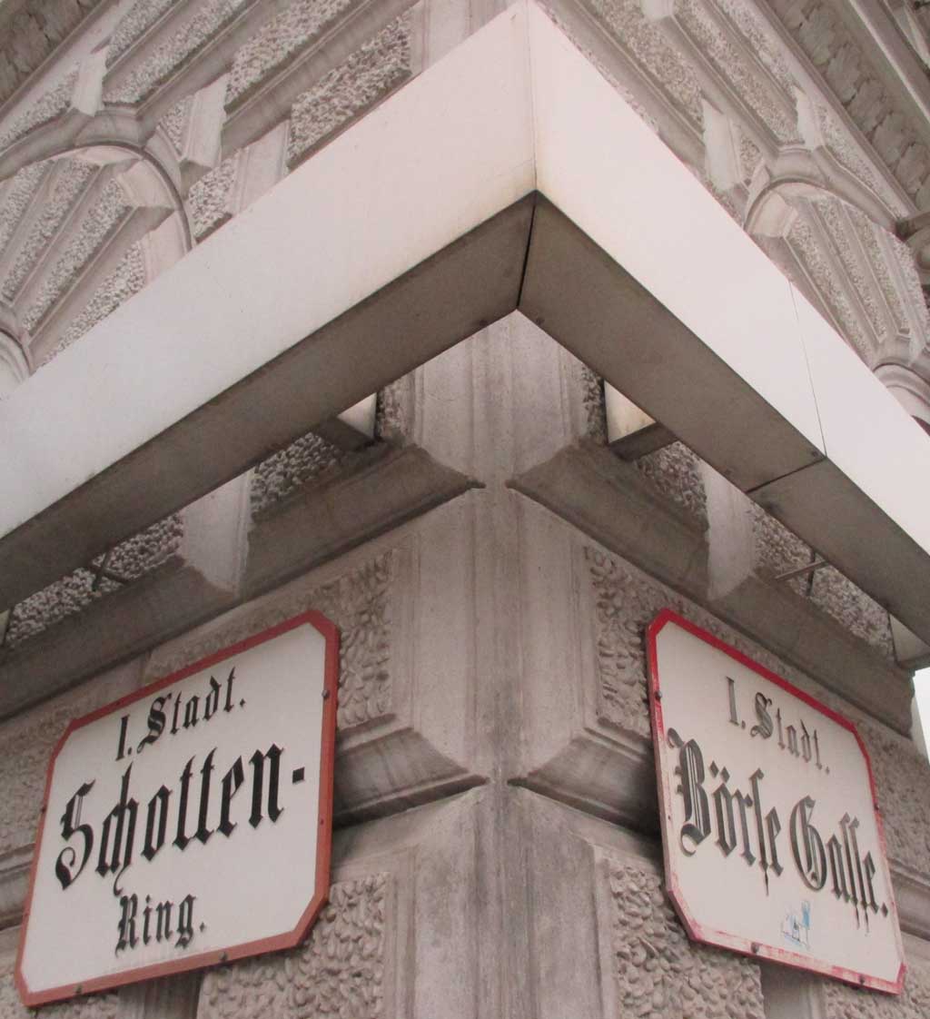 Mit alter Beschriftung: An der Ecke Schottenring/Börsegasse im 1. Bezirk.