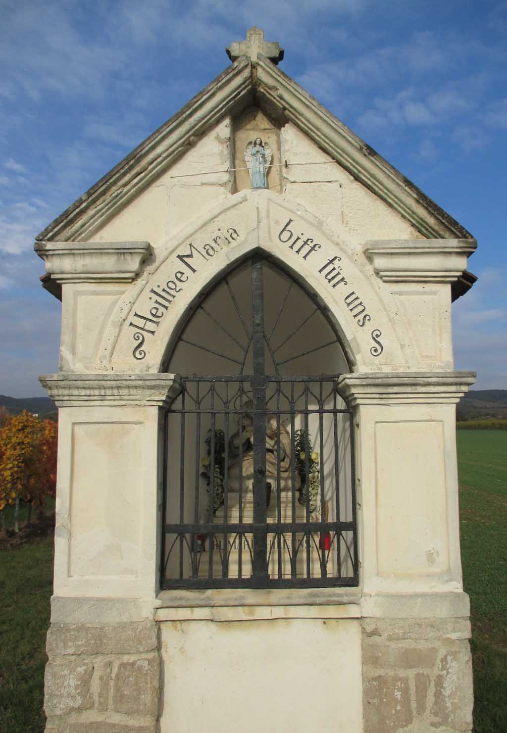 Im Weinbaugebiet bei Jois nahe des Neusiedlersees: „Heilige Maria bitt‘ für uns“.